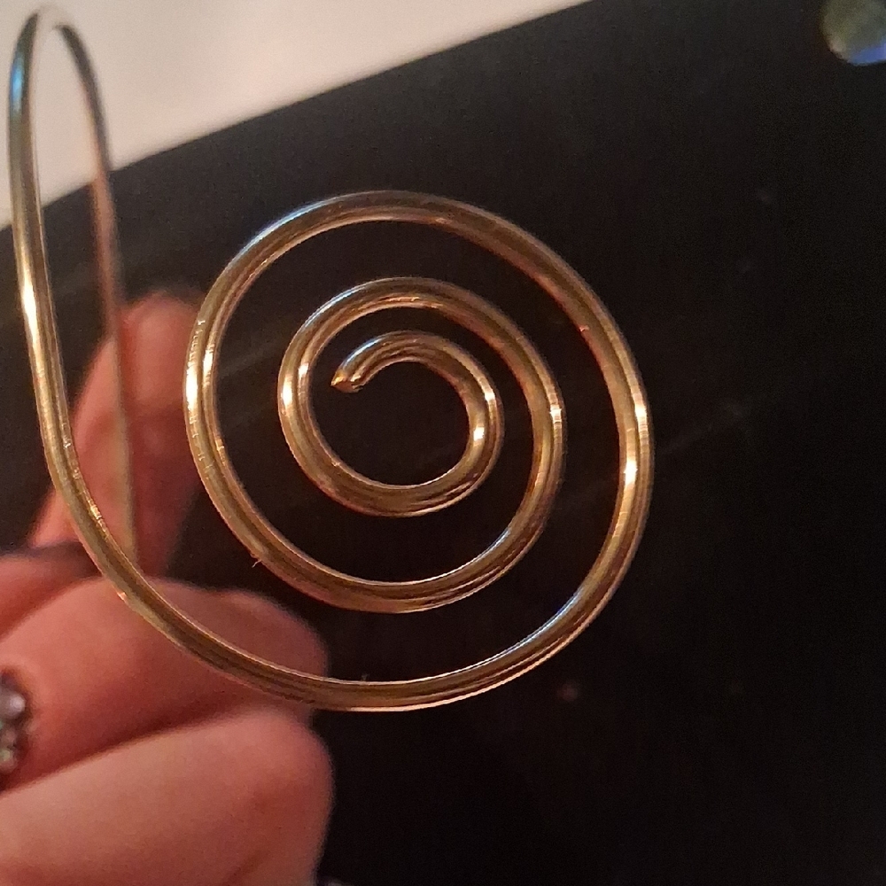 Gold Spiral Wire Bracelet - Picture 6 of 7